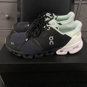 QC ON CLOUDFLYER WOMENS 8.5